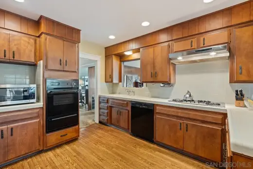 Pre-flip listing photo 17