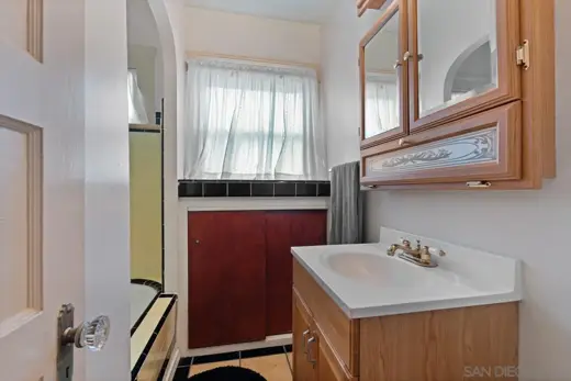 Pre-flip listing photo 32